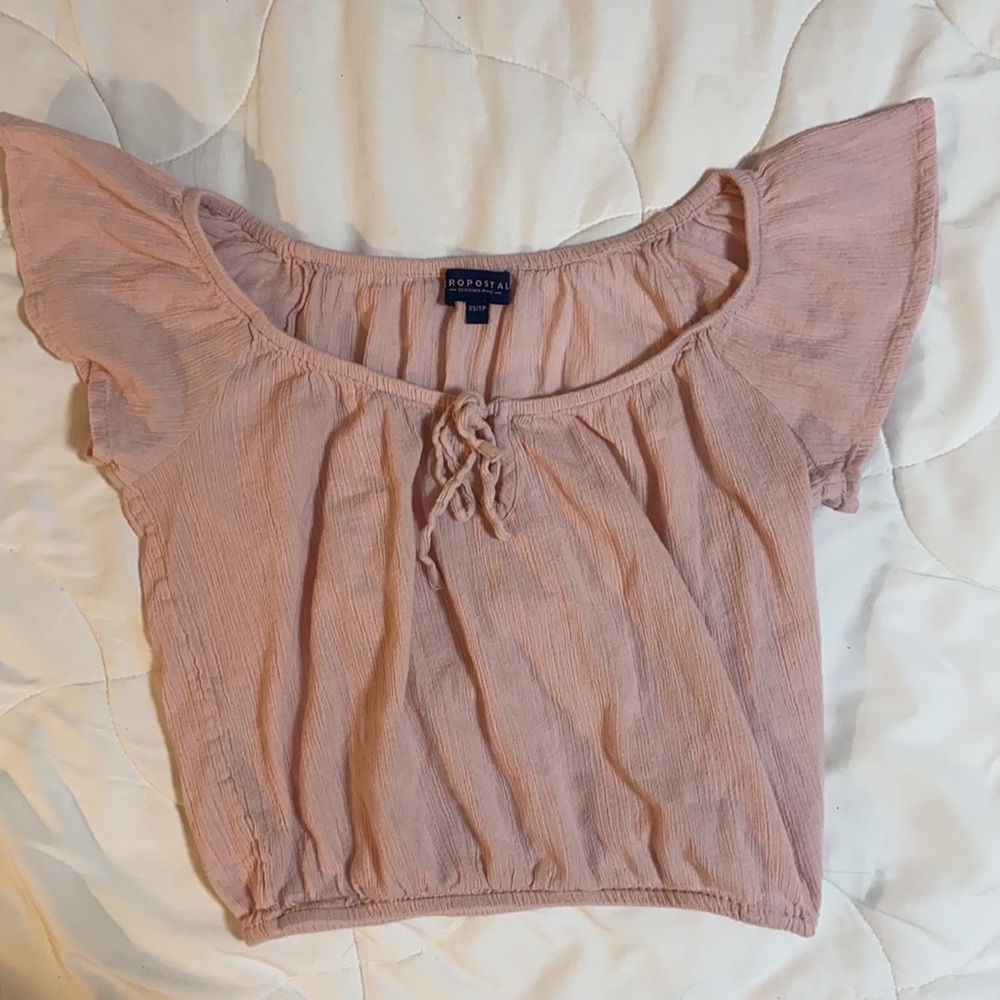 Aeropostale light pink cap sleeves crop top size extra small
Elastic waist.